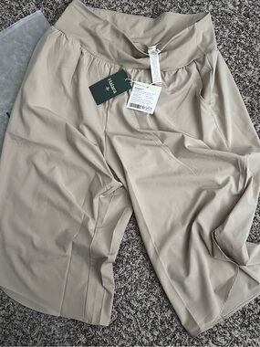 HALARA Tan Wide-Leg Pull-On Capris